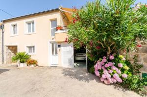 Afbeelding uit fotogalerij van Apartment Levonda in Vrbanj +10 foto's