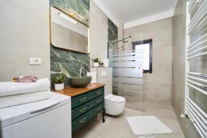 a bathroom with a sink and a toilet at Primaverii Dream Residence in Chişoda +39 photos