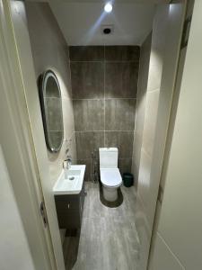 Koupelna v ubytování Appartement élégant, idéal famille ou affaires + 2 fotografie