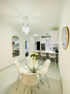 Η κουζίνα ή μικρή κουζίνα στο Pure Bliss Ocean Apartment