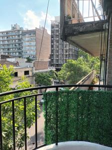 En balkon eller terrasse på Hermoso re completo cómodo balcón al frente 3 dorm + 14 billeder