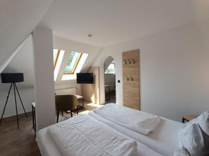 a bedroom with a bed and a desk and a chair at Gasthaus & Hotel Grünhof in Frankfurt Oder