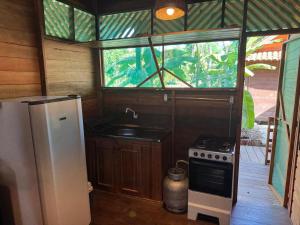 Kuchyň nebo kuchyňský kout v ubytování Jambu Hostel Combu