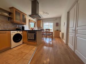 a kitchen with a washer and dryer at Spacious 2 Bed Apartment near Dublin Airport in Celbridge +6 photos