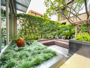 an outdoor garden with grass and an orange in the middle at Elegant Stay near IconSiam l High-speed WiFi l BTS Wongwian Yai in Godown