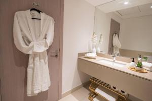 Gallery image of WALK TO F1 - Beautiful 1 BDR Yas Island Retreat in Yas Island +49 photos