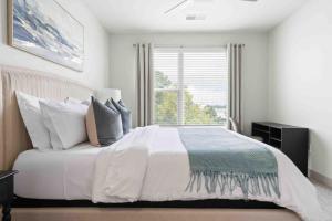 Ένα ή περισσότερα κρεβάτια σε δωμάτιο στο Luxe Living 5 Min From Downtown +36 φωτογραφίες
