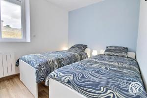 Ένα ή περισσότερα κρεβάτια σε δωμάτιο στο La maison de pomeleuc