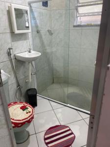Koupelna v ubytování Kitnet espaçosa para casais