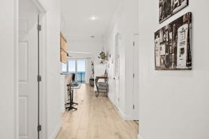 Bon TerraにあるOceanfront 3 Bed 3 Bath luxury Cinnamon Beach Condoのギャラリーの写真