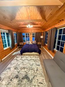 Katil atau katil-katil dalam bilik di Cozy Chateau
