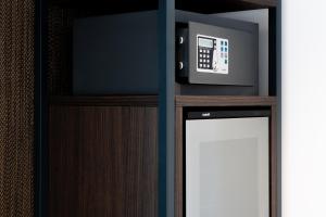 a microwave oven sitting on top of a shelf at Marmori Suites Cagliari in Cagliari