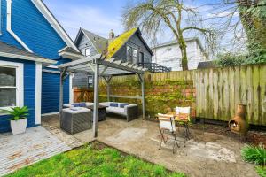 a gazebo in the backyard of a house at The Retreat in Tacoma