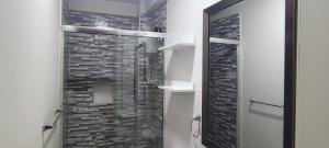 Ένα μπάνιο στο Renato's Hospedaje