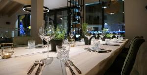 Nápoje v ubytování Black Summit Samnaun Boutique Hotel + 64 fotografií