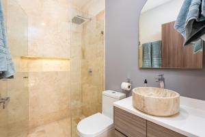 Ένα μπάνιο στο Amira District +14 φωτογραφίες