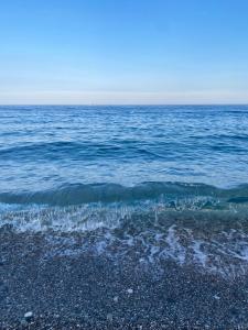 a small wave on a beach near the ocean at A Casa Di Mimmo in Fondachello
