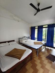 Postel nebo postele na pokoji v ubytování Swami Samarth guest house + 4 fotografie