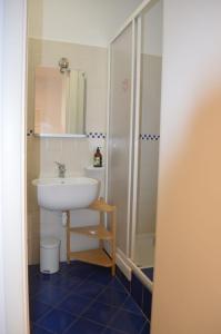 a bathroom with a sink and a shower at Lovely apartment in the old town, near the beach in Arenzano