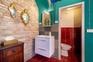 a bathroom with a sink and a toilet at Residenza Via Felicchi 10 in Gubbio +25 photos