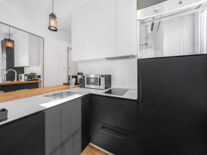 Η κουζίνα ή μικρή κουζίνα στο Enjoy B-52 Studio +12 φωτογραφίες