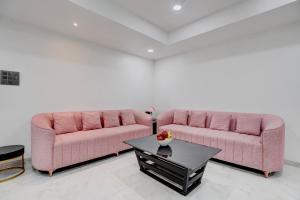 Fotografie z fotogalerie ubytování Villa Viva by DanCenter Ι 5bhk Ι Pvt Pool Ι Outdoor Barbecue Ι Lounge v destinaci Malavli