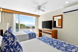 TV a/nebo společenská místnost v ubytování Grand Miramar A202