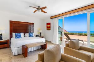 Postel nebo postele na pokoji v ubytování Grand Miramar APH1