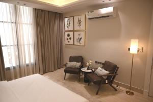 Postel nebo postele na pokoji v ubytování Najd Hospitality - AlQairawan