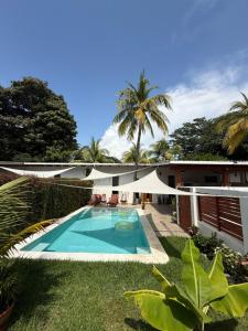 Πισίνα στο ή κοντά στο 2 private Villas surfcity Private Pool BBQ Paradise