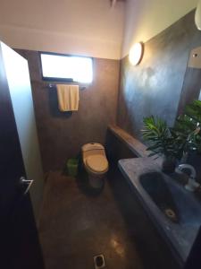 a bathroom with a toilet and a sink at Casa Caribe el Yaque in El Yaque