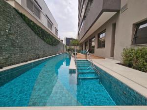 a swimming pool in the middle of a building at Studio Tatuapé próximo ao Shopping in São Paulo