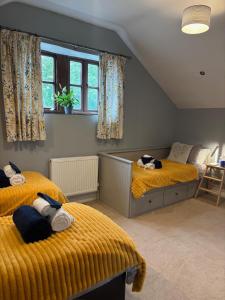 Ένα ή περισσότερα κρεβάτια σε δωμάτιο στο sweetings barton