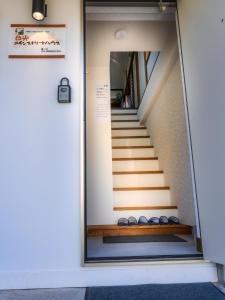 Photo de la galerie de l'établissement 新装開業 世界遺産と東武日光駅に至近 広いリビング 貸切 家族団体に最適, à Nikkō