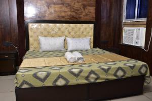 Postel nebo postele na pokoji v ubytování Hotel Ranipur Rajwada