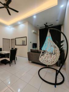 Posezení v ubytování Cozy CR Homestay Nilai Pajam with Netflix WiFi