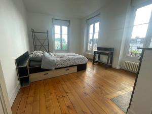 Postel nebo postele na pokoji v ubytování Appartement lumineux avec cour privée 2 chambres 6 personnes plein centre