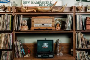 a book shelf with a radio and a laptop on it at Hideaway Inn Mt Sunapee in Newbury