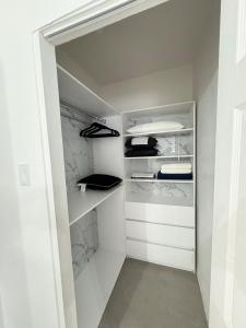 Kuchyň nebo kuchyňský kout v ubytování Kingston Modern Getaway
