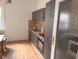 Kuchyň nebo kuchyňský kout v ubytování Gemütliche Wohnung im Erdgeschoss in sehr zentraler Lage