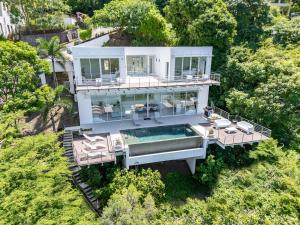 Bazén v ubytování Lighthouse Ocean-view Modern Villa W Pool nebo v jeho okolí