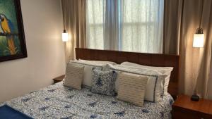 a bedroom with a bed with pillows and a mirror at Pacifico L1111 in Coco