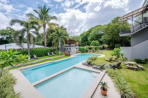 an image of a swimming pool in a house at Paradizio 301 in Coco