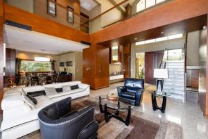 Posezení v ubytování Villa Los Sueos 6 Br Pool & Bbq Terrace