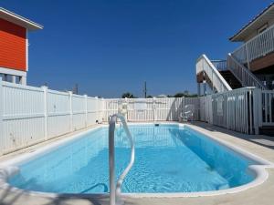Πισίνα στο ή κοντά στο Island Charm-Across From Beach-Private Pool