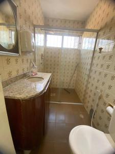 a bathroom with a sink and a shower in it at Casa para cop-30 bem localizada in Belém