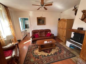 a living room with a couch and a table at Maison alsacienne cosy avec parking privé, à deux pas du marché de Noël de Kaysersberg - 6 guests in Kaysersberg