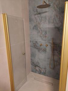 Un baño de צימר שפירית
