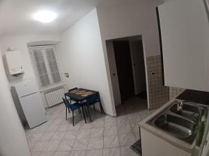 Kuchyň nebo kuchyňský kout v ubytování The MOON apartment