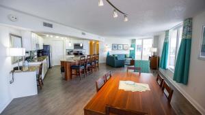 Kuchyň nebo kuchyňský kout v ubytování Atlantic Terrace 2 Bedroom Apartment with Balcony and Resort Access